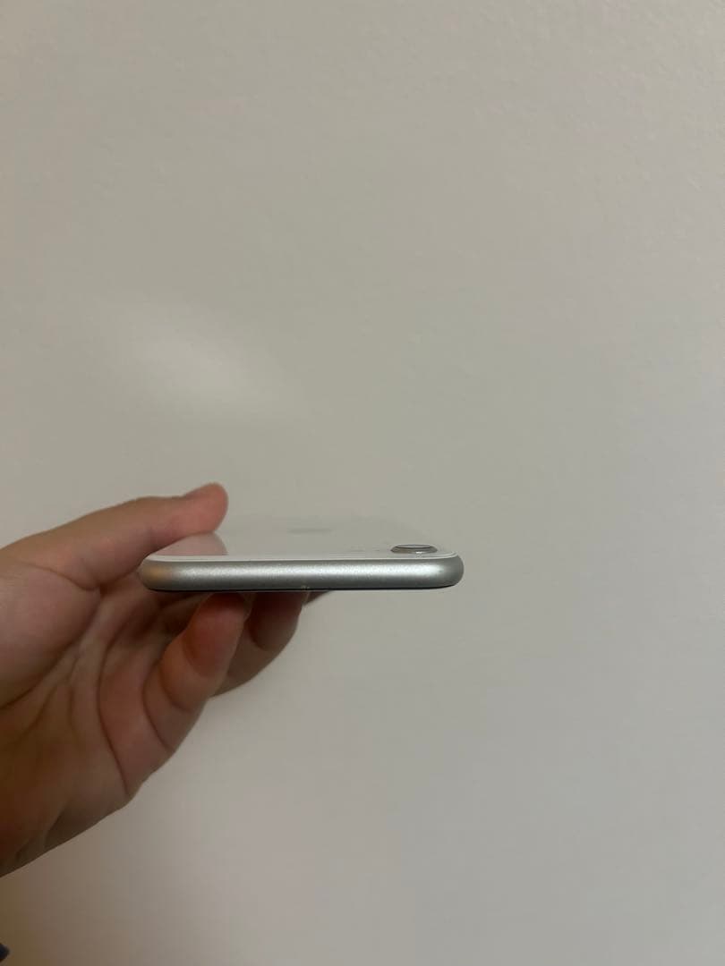 iPhoneSE 第2世代 128GB バッテリー89% ジャンク - メルカリ