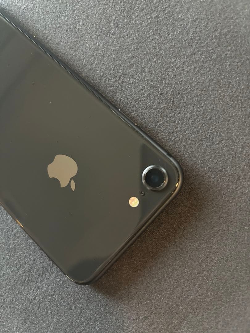 iPhone8 SIMロックなし★使用期間短め！極美品　　送料込み　本日限定価格