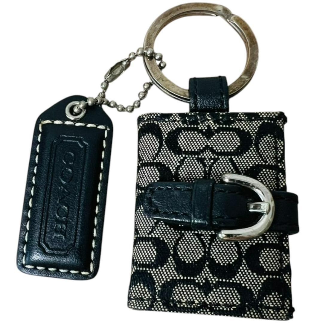 美品】COACH(コーチ)キーホルダー 手帳型 シグネチャー 黒 チャーム