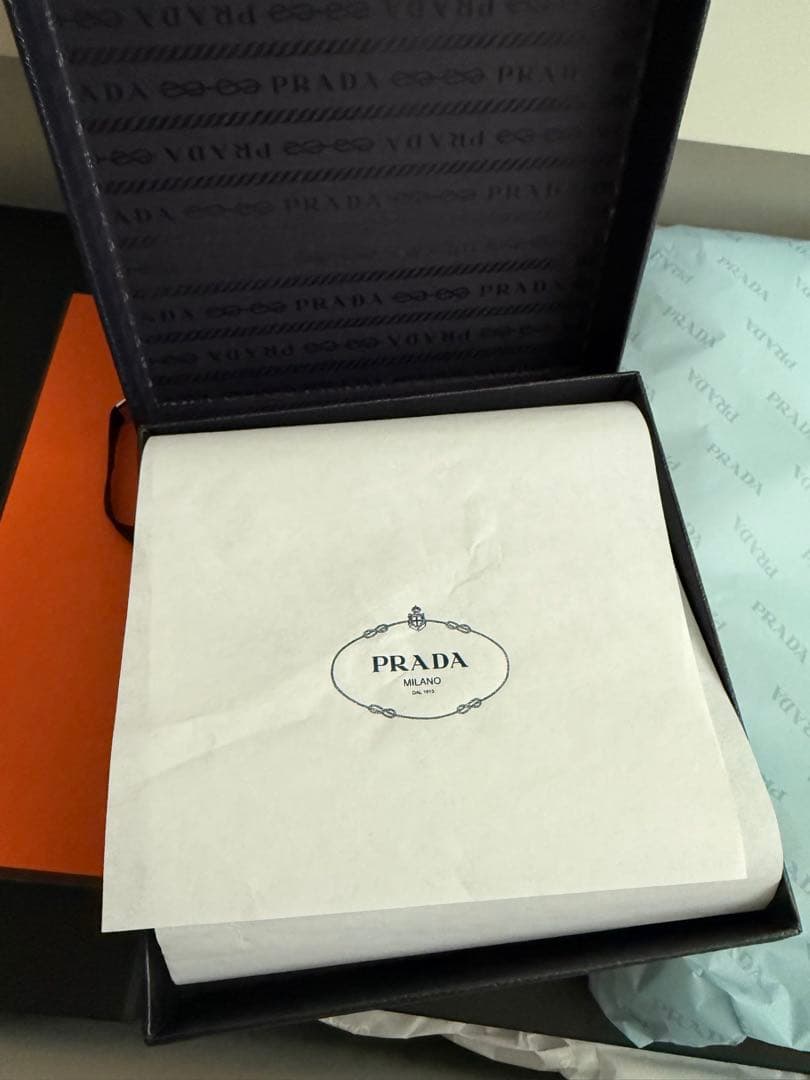 PRADA シュシュ NYLON 完売品 NERO silver - メルカリ