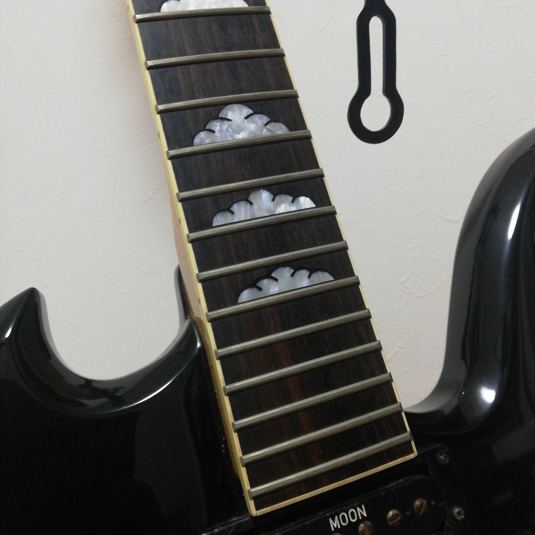 フェルナンデス　モッキンバード