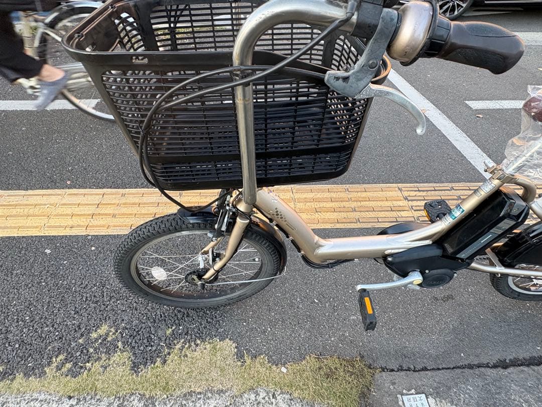 中古20インチブリヂストン電動アシスト自転車 8.9Ah 大阪 - メルカリ