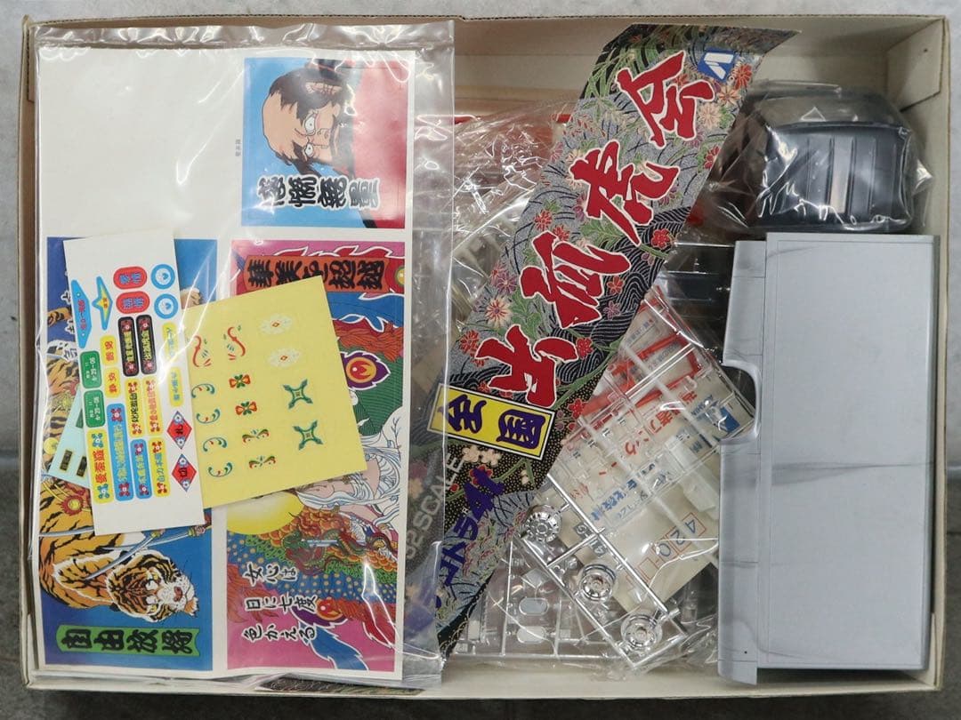 「猛烈ファイター 曼荼羅」中型デコトラ4tトラックプラモデル