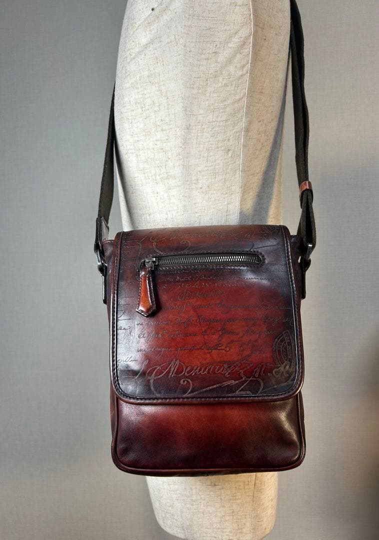 廃盤52万円　Berluti ジュールJ ショルダーバッグ スクリット 廃盤52万円 Berluti ジュールJ ショルダーバッグ スクリット - メルカリ