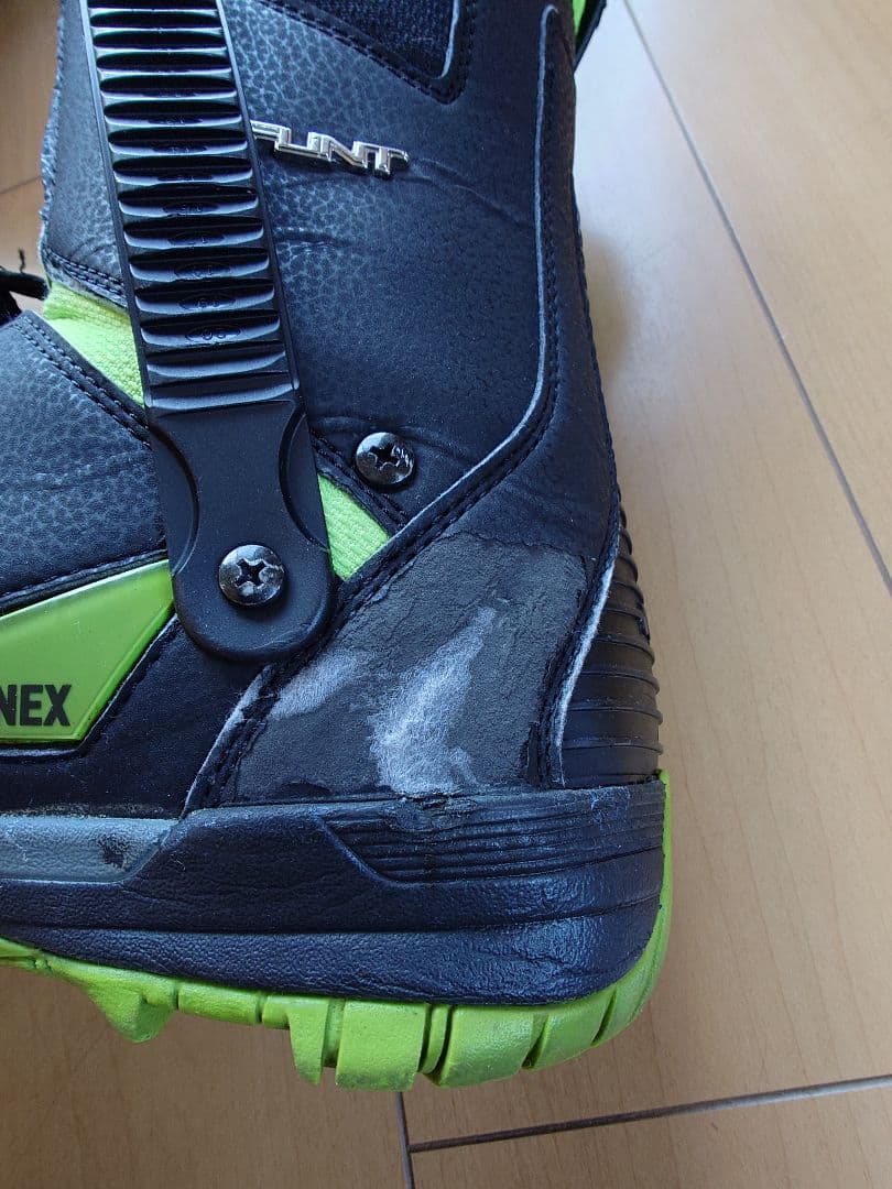 m*a様 中古　剥がれあり　YONEX スノーボードブーツ 24.5cm XTR