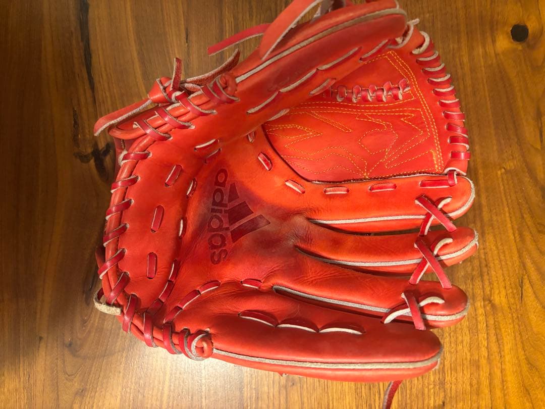adidas 軟式グローブ ピッチャー用 赤 M球 KENKO BALL付き - メルカリ