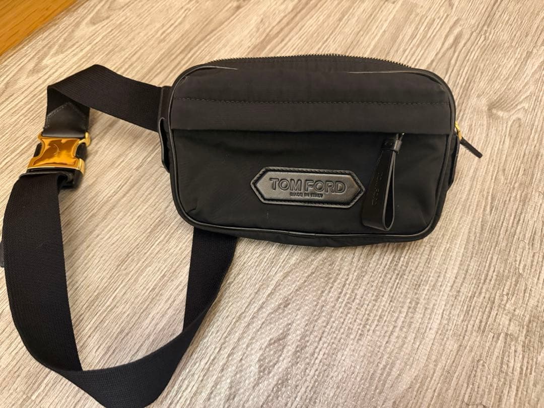 【中古美品】TOM FORD 黒 ボディバッグ Amazon | [Tom Ford] (トムフォード) レザー ゴールドジップ ボディ