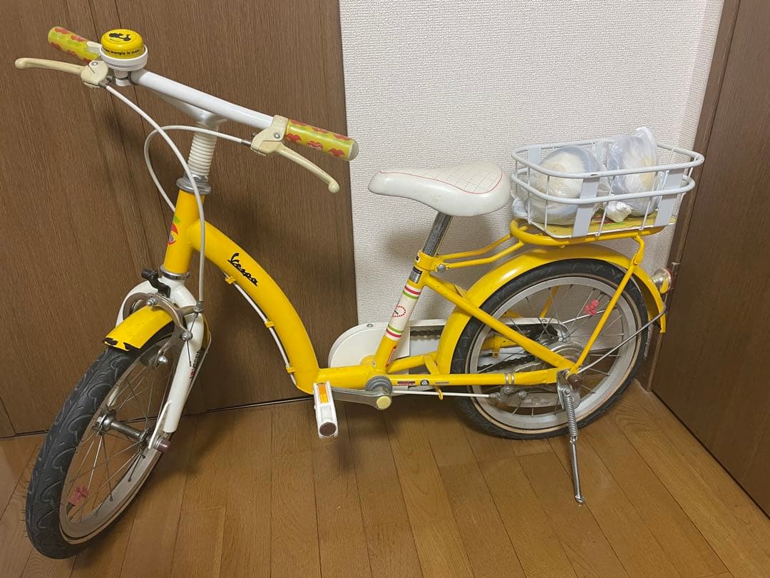 ベスパ　幼児用イエロー自転車 フロントバスケットと補助輪付き ベスパ 幼児用イエロー自転車 フロントバスケットと補助輪付き 子供用
