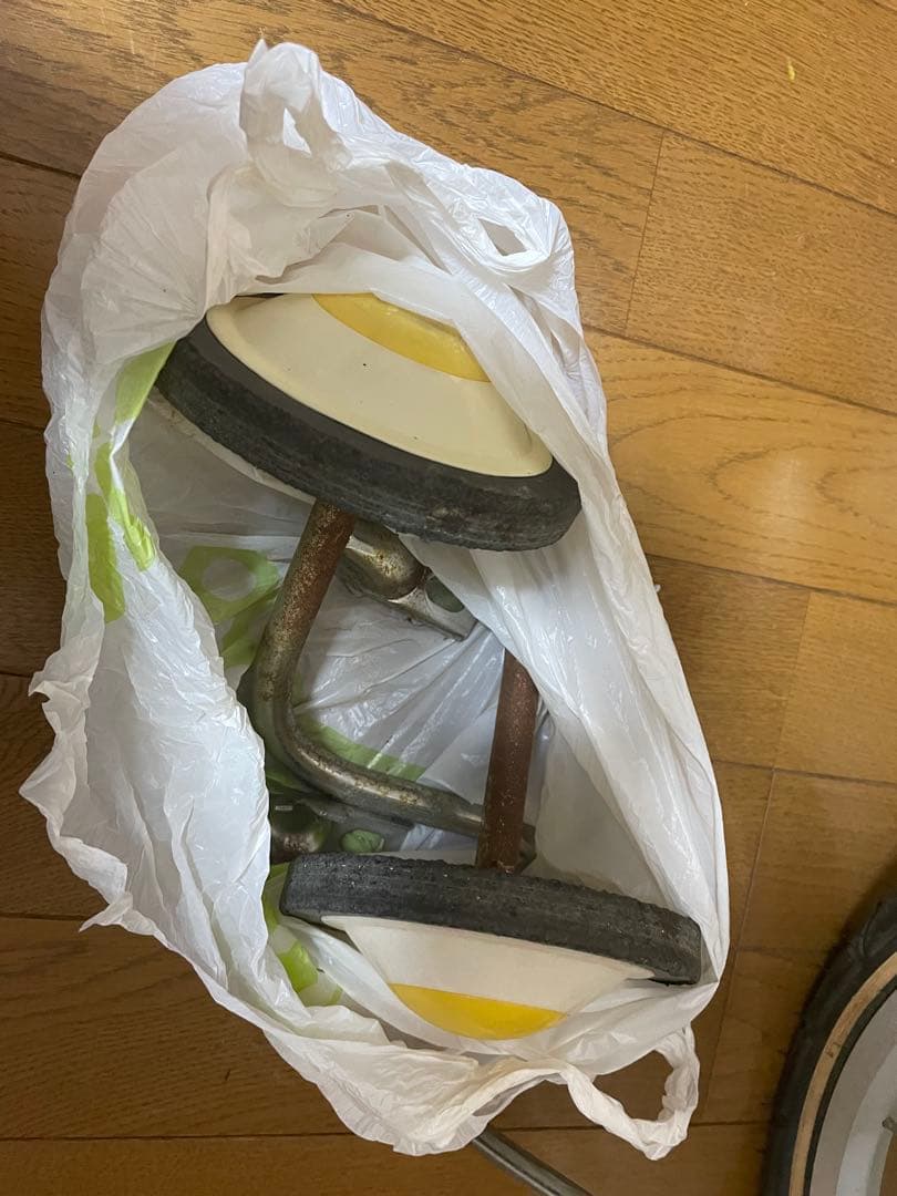 ベスパ 幼児用イエロー自転車 フロントバスケットと補助輪付き - メルカリ