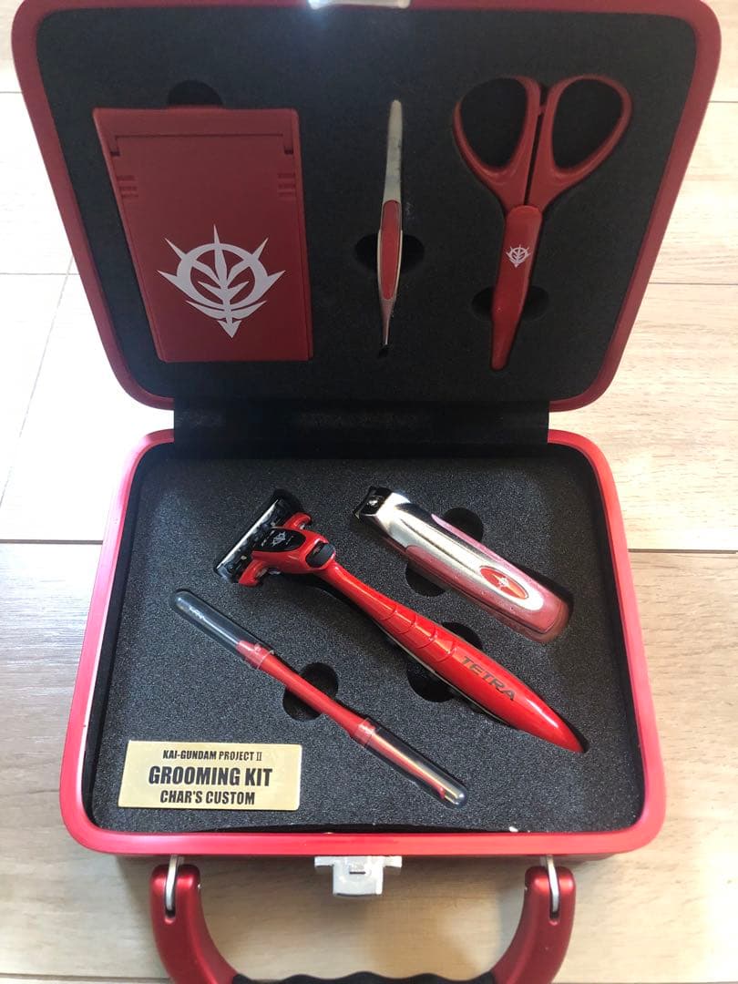 【非売品】ガンダム『シャア専用』グルーミングキット