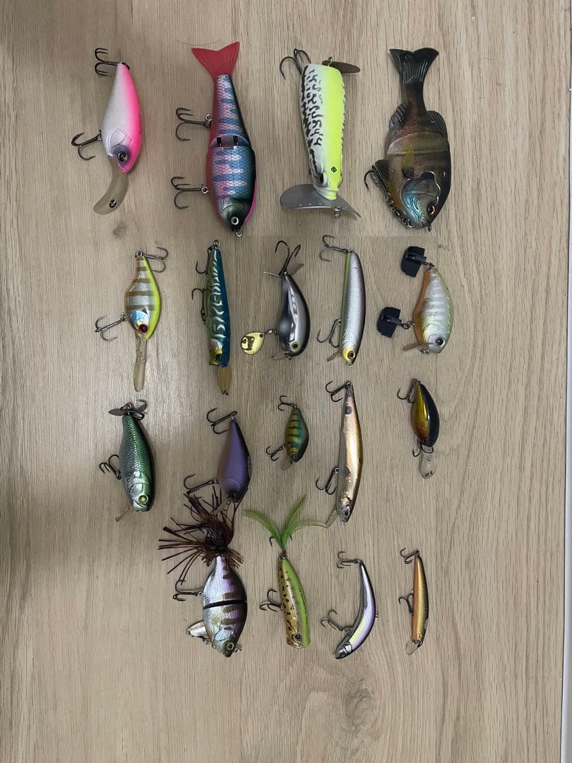 最終値下げバス釣り人気ルアーワームセット Amazon.co.jp: ルアー バス釣完全攻略 ワーム色々100個セット ルアー