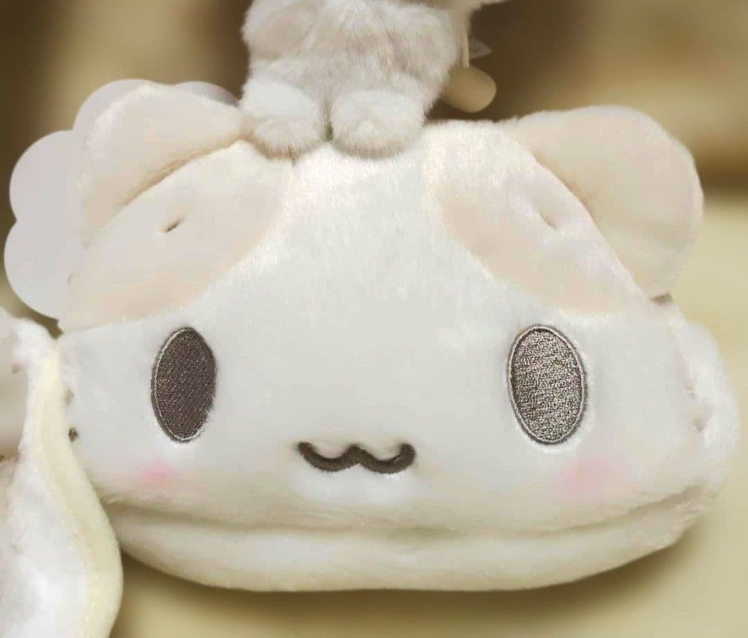 マシュマロみたいなふわふわにゃんこ　ぬいぐるみ　マスコットチャーム　ポーチ　３点