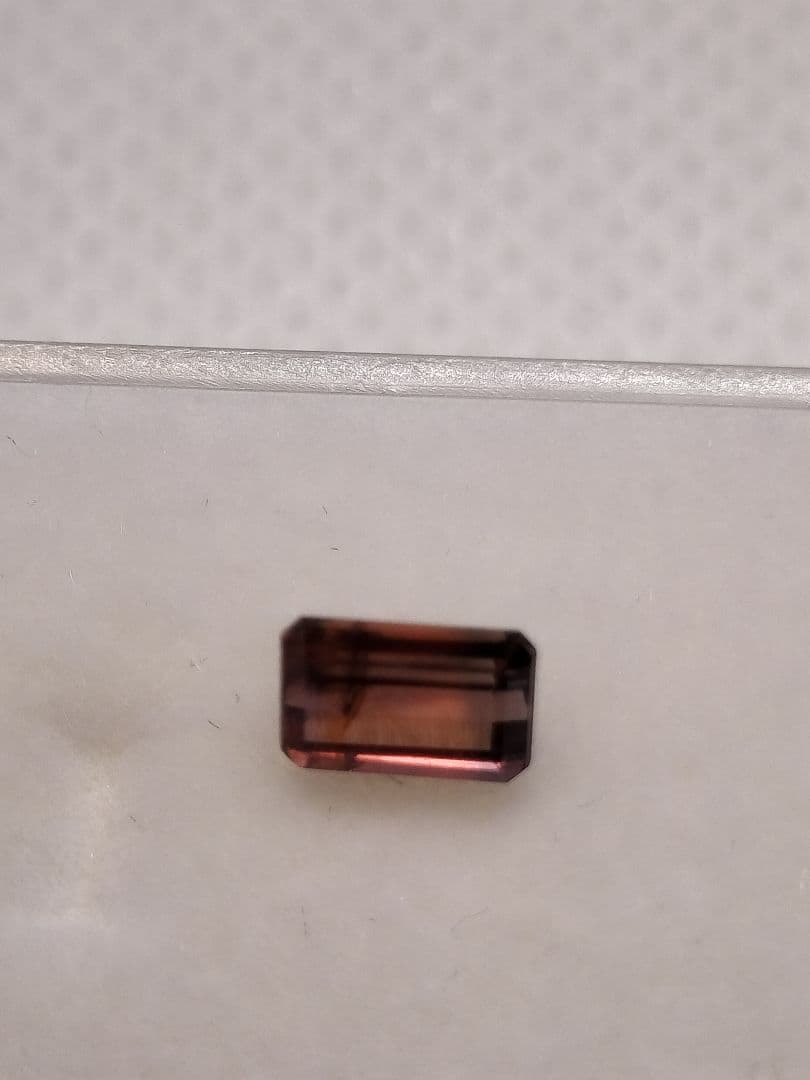 し*つ様 レアカラー　バイカラーサファイア　0.49ct　エメラルドカット