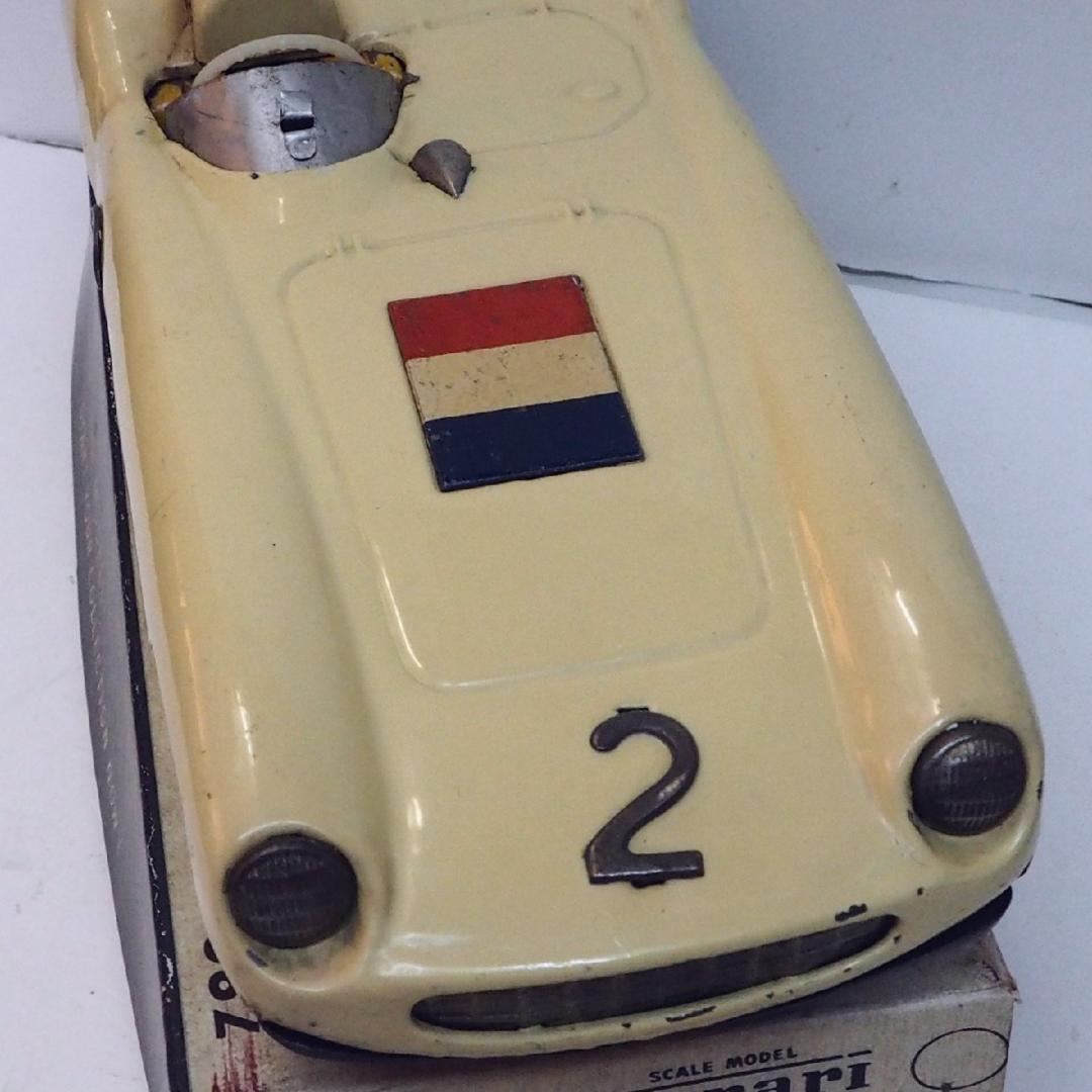 萬代屋【 フェラーリ813 白(窓改造)】ブリキtin toy car箱はコピー