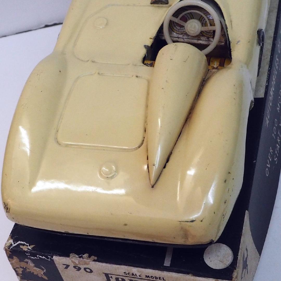 萬代屋【 フェラーリ813 白(窓改造)】ブリキtin toy car箱はコピー