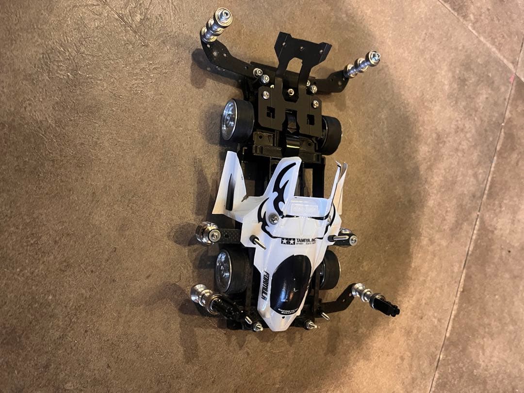 ミニ四駆フルカスタム　高級充電器未使用品付き