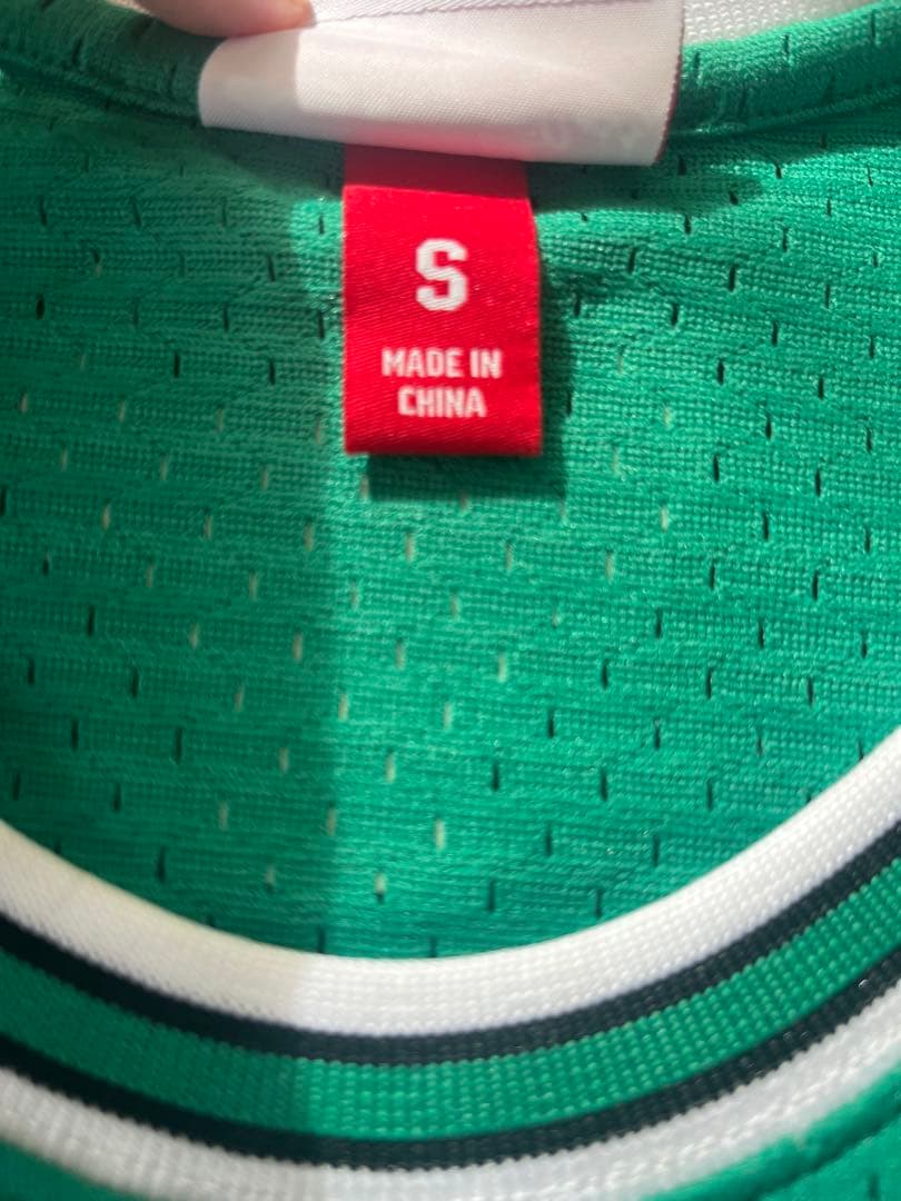 ミッチェル&ネス シカゴブルズ デレックローズ ユニフォーム - メルカリ