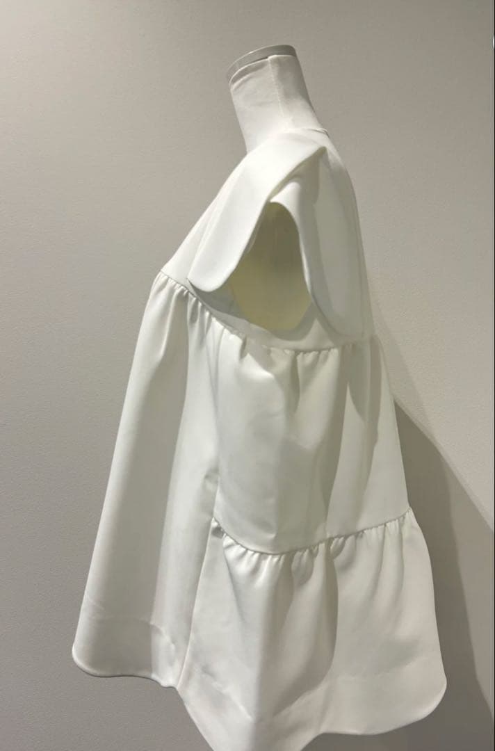 bitnabi 美人トップス ペタルスリーブ（ホワイト）