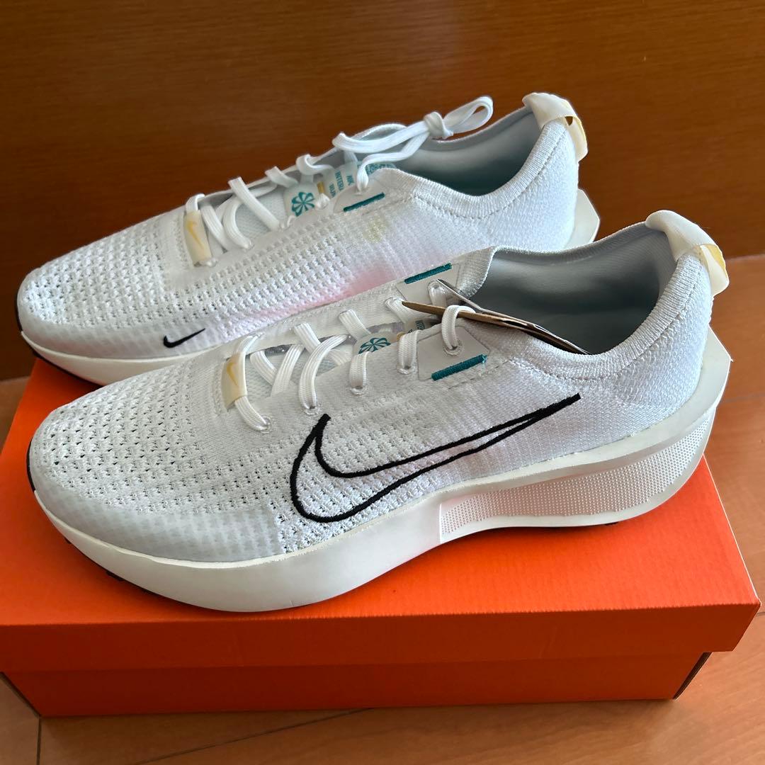 NIKE インタラクトラン　ホワイト　28.5cm ランニング　トレーニング