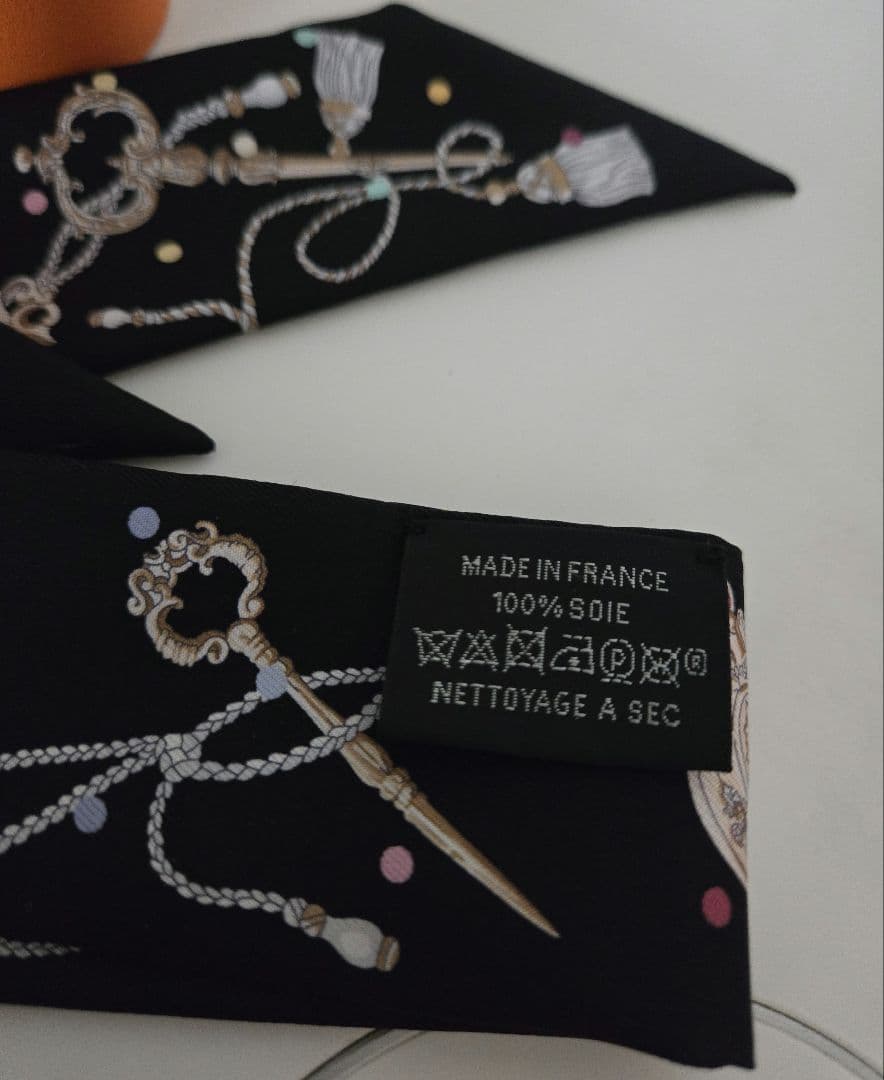 エルメス HERMES ツイリー 《レ・クレ・ア・ポア》人気 ノアール