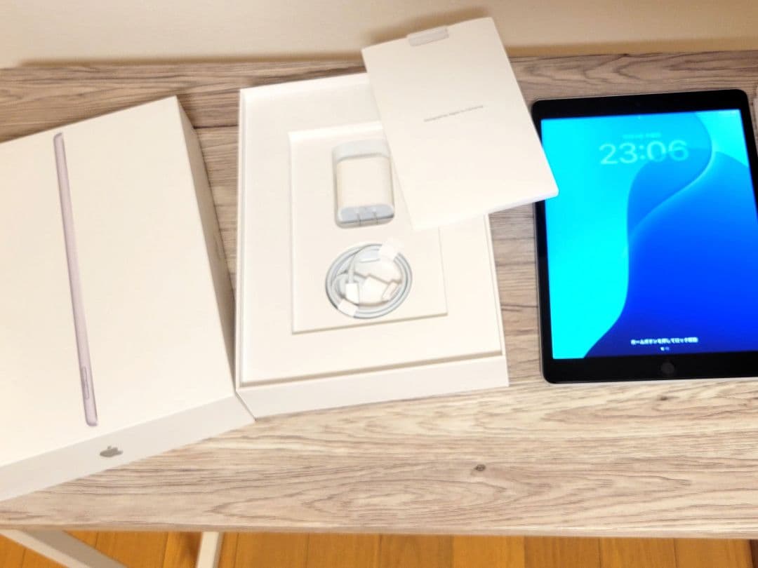 【極美品】iPad (第9世代) 256GB Wi-Fiモデル iPad Wi-Fi 256GB - スペースグレイ（第9世代）[整備済製品] - Apple