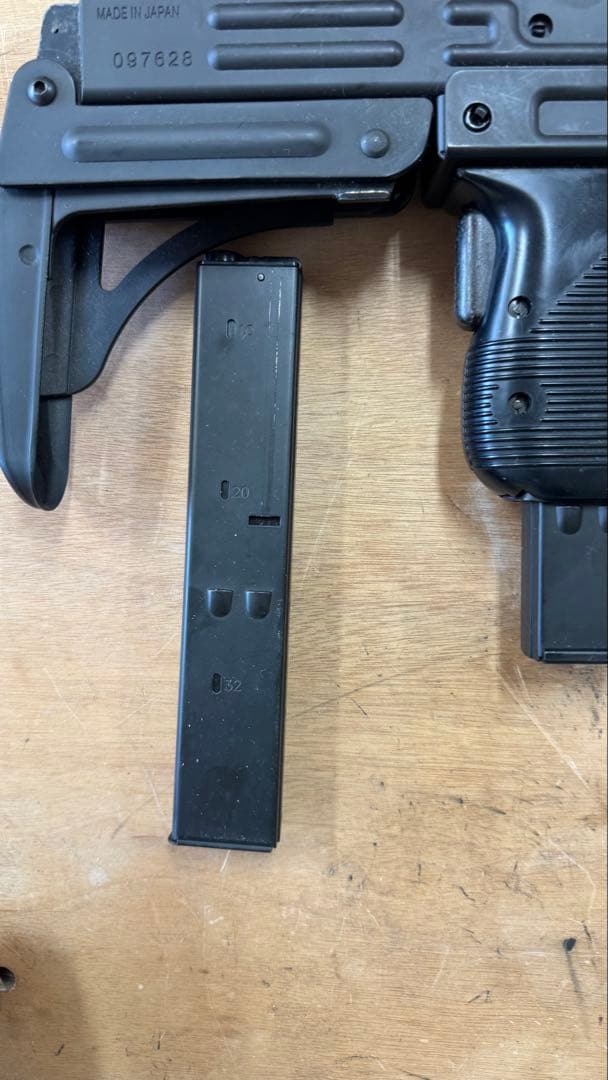 東京マルイ　uzi サブマシンガン　電動エアガン箱無し