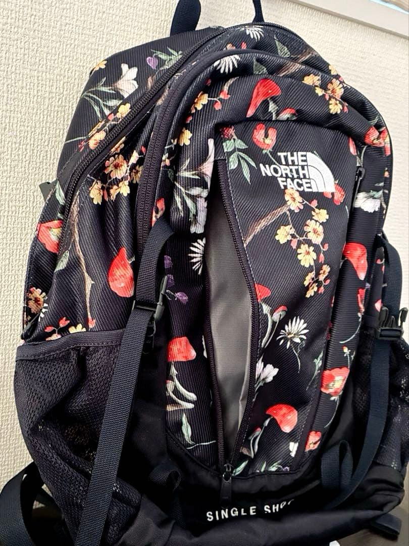 希少】未使用✨ノースフェイス シングルショット 花柄 23L - メルカリ