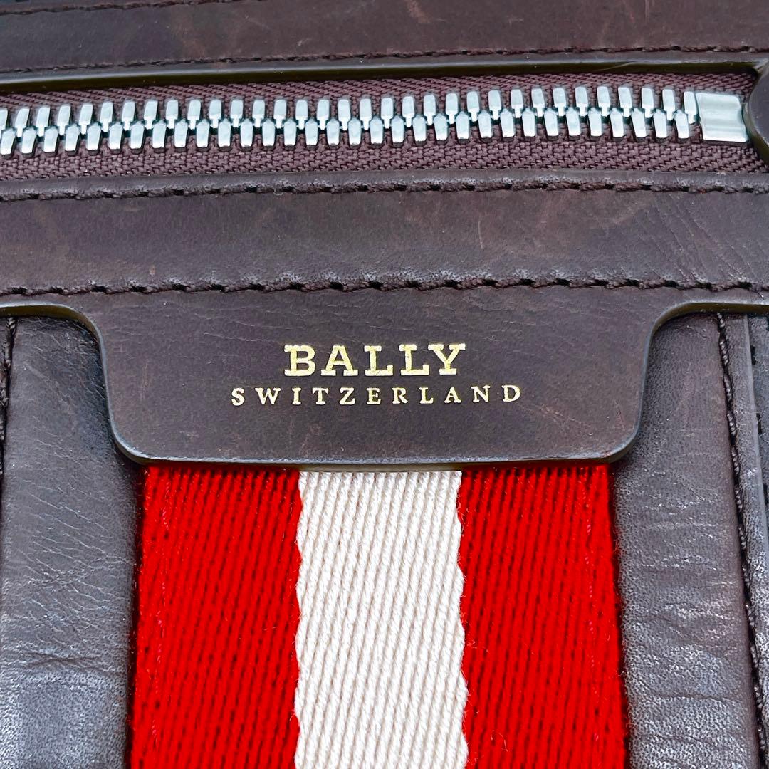 美品✨【バリー】メッセンジャーバッグ ショルダーバッグ パンチング