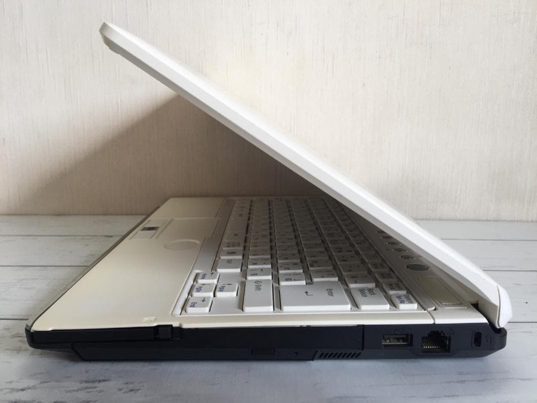 LIFEBOOK SH54 13.3型/DVD/Office2024/win11 - メルカリ