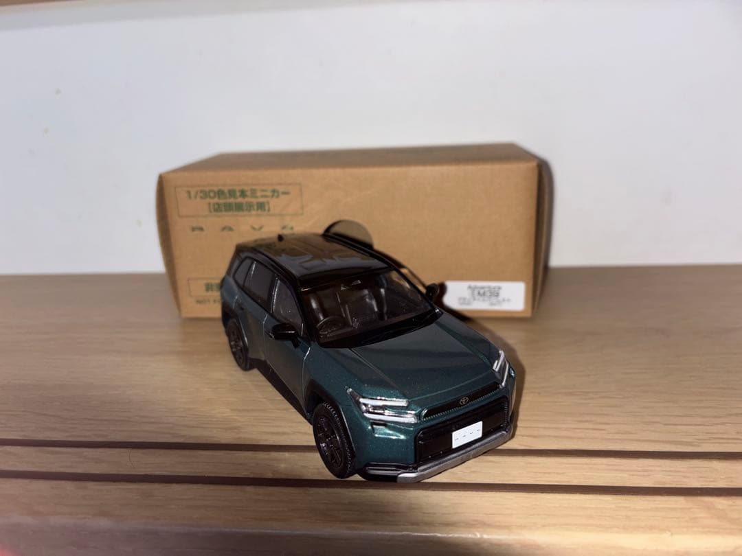 トヨタ RAV4 ミニカー カラーサンプル ブラック×エバーレスト【非売品】 トヨタ 新型RAV4 ミニカー カラーサンプル ブラック×エバーレスト
