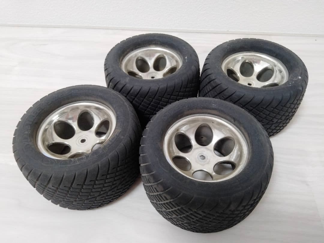 送料込中古　ラジアルオンロード　1/8 ビッグタイヤホイール1台分4本　サベージ
