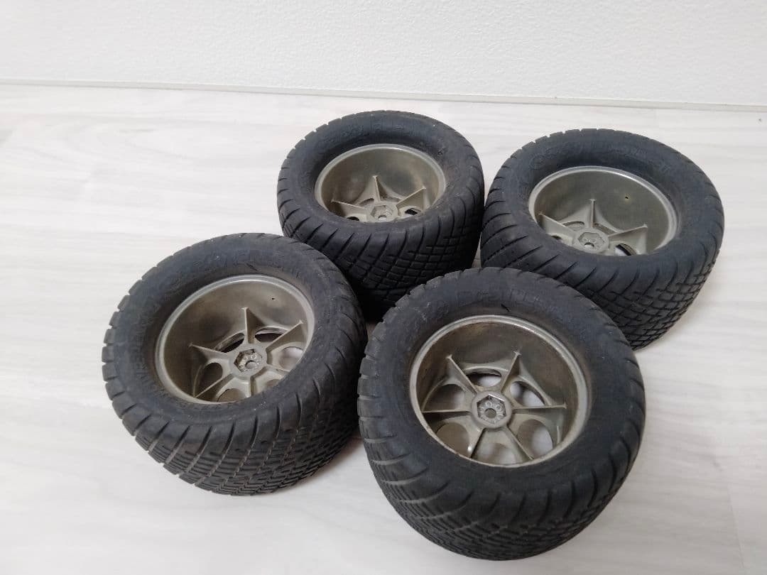 送料込中古　ラジアルオンロード　1/8 ビッグタイヤホイール1台分4本　サベージ