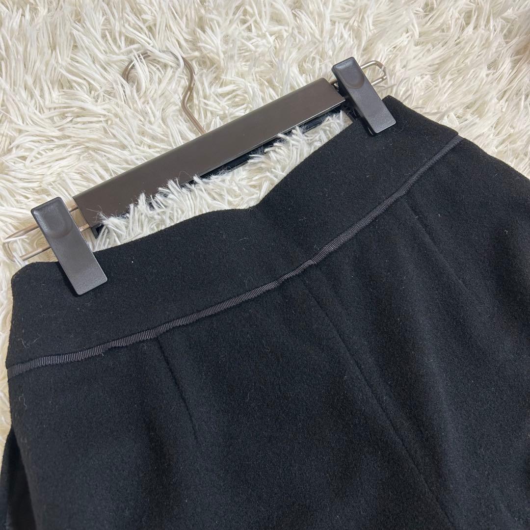 美品✨FOXEY 23年購入 ロゴプレート カシミア 定価8.8万 ハーフパンツ