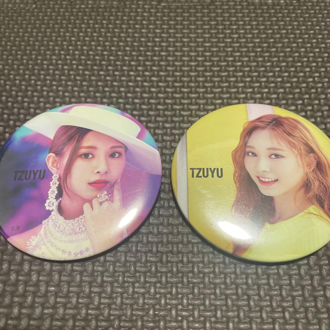 TWICE TZUYU 缶バッジ 2種類セット - メルカリ