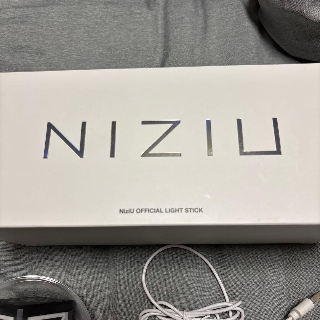 NiziU 公式ペンライト ホワイト - メルカリ