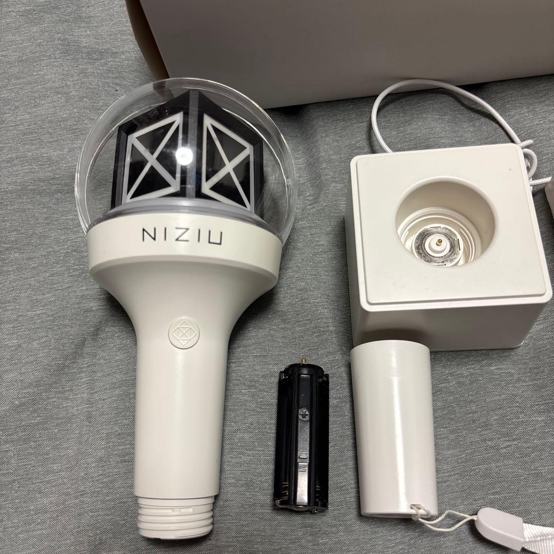NiziU 公式ペンライト ホワイト - メルカリ