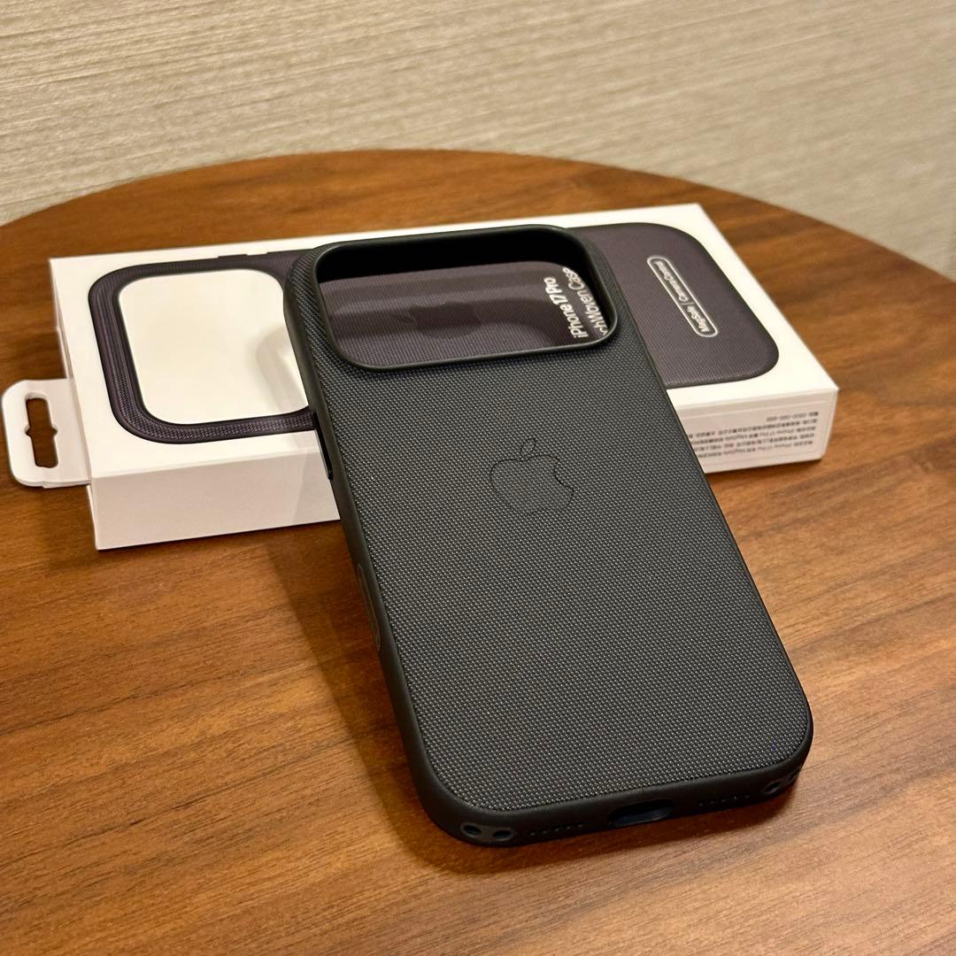 美品中古】iPhone 17 Proテックウーブンケース「ブラック」Apple