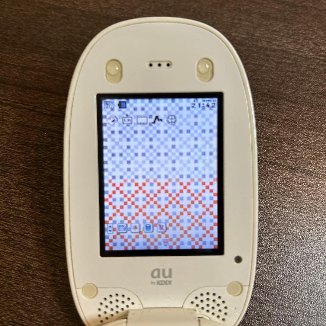 au】ガラケー penck 白 W31H サイトウマコト 箱あり - メルカリ