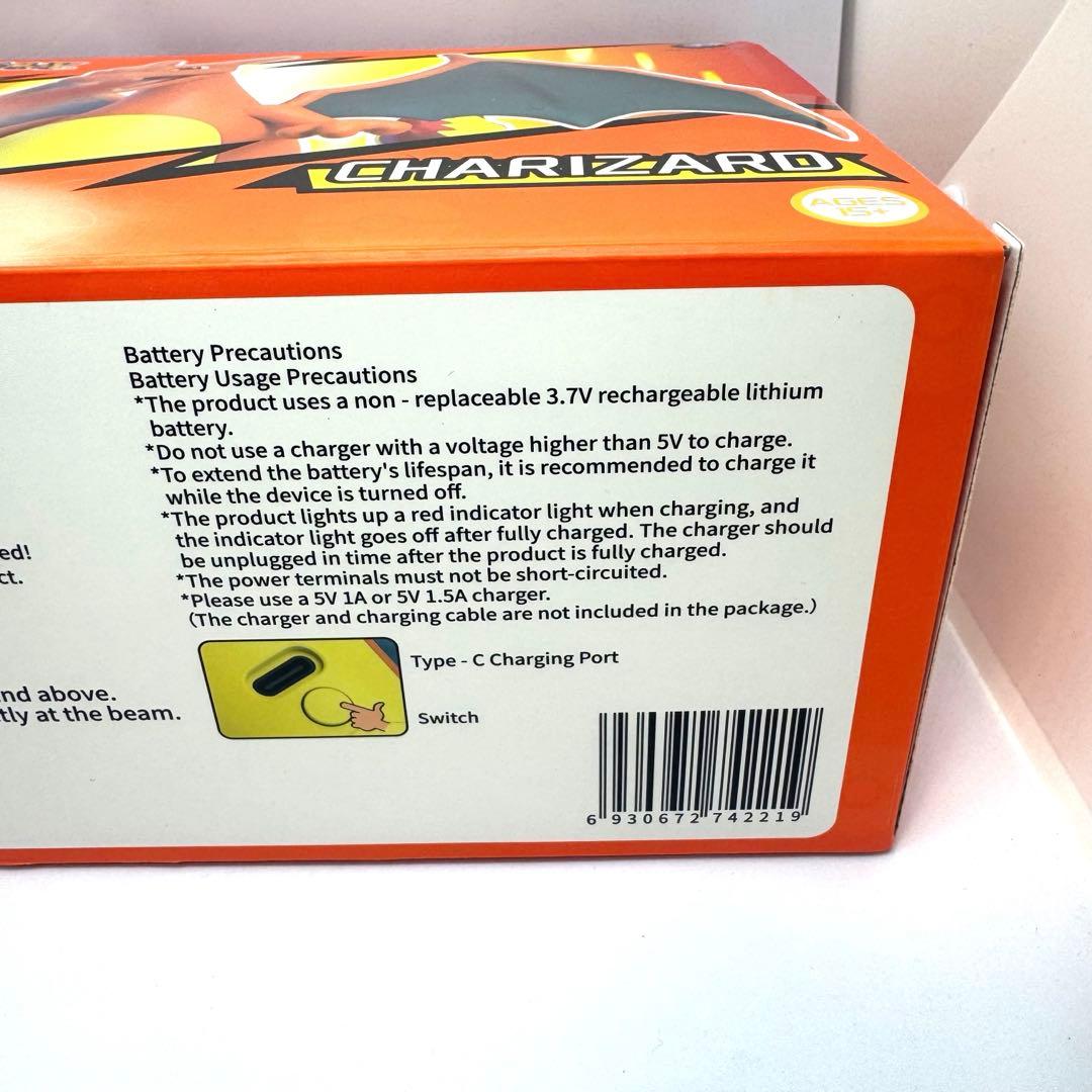 【海外限定】日本未入荷　ポケモン　リザードン　火？を吹き叫ぶ！　フィギュア