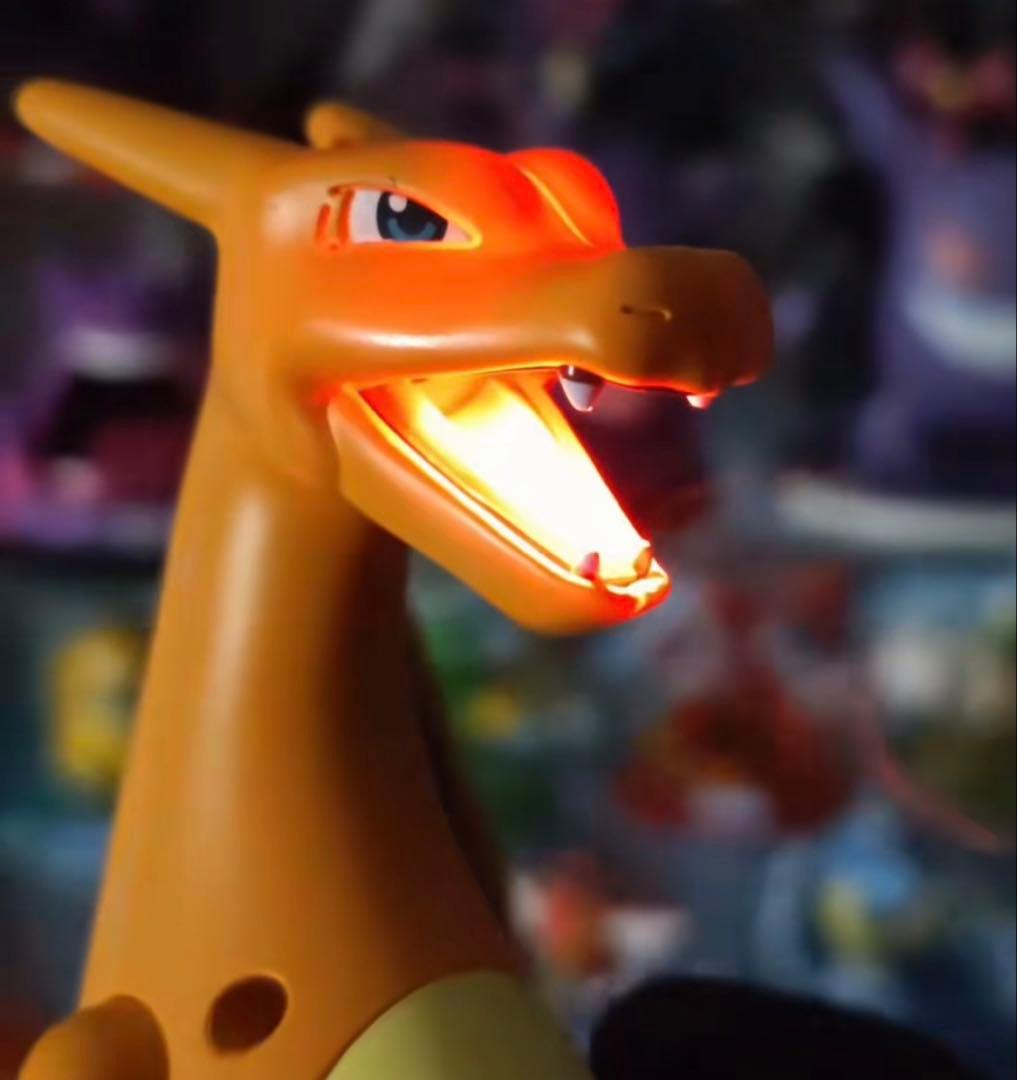 【海外限定】日本未入荷　ポケモン　リザードン　火？を吹き叫ぶ！　フィギュア