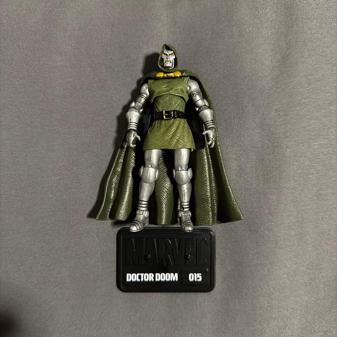 マーベルユニバース ドクター・ドゥーム フィギュア