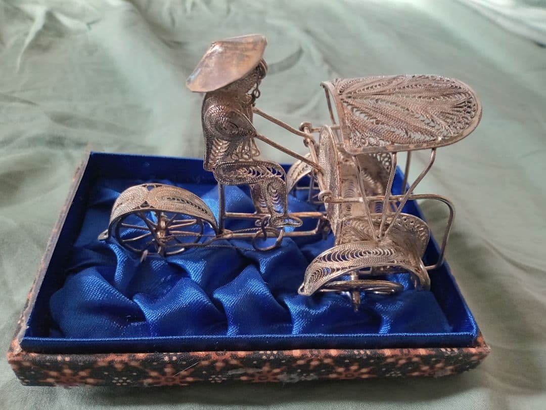 ベチャ　自転車タクシー　アンティーク　シルバー　モチーフ 自転車 ラペルピン アンティーク調 レトロ だるま ピンバッジ ブローチ