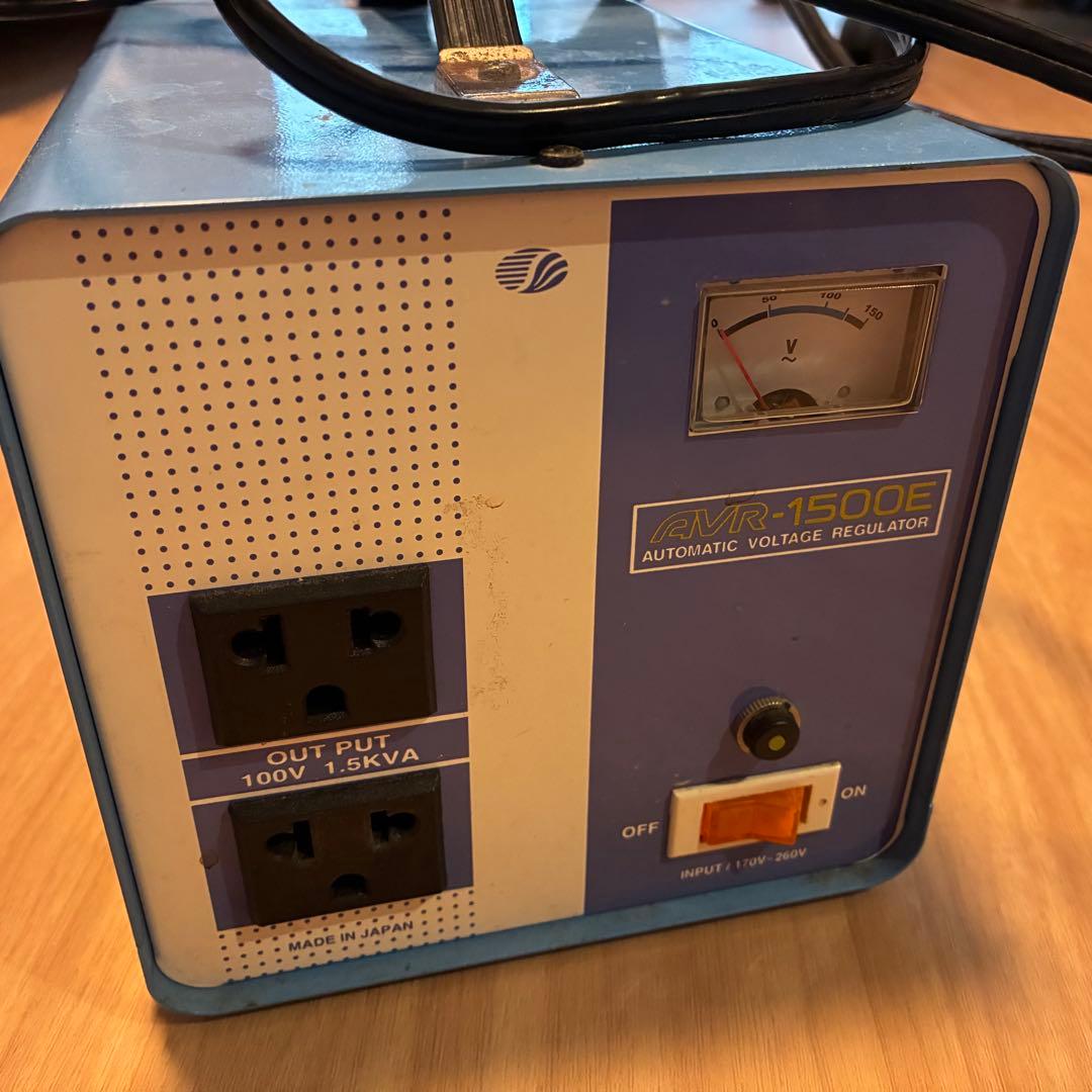 スワロー電機 変圧器AVR-1500E AC170-260V/1500W AVR-2000E 海外用 2000W 交流定電圧電源装置 [AC170-260V → AC100V