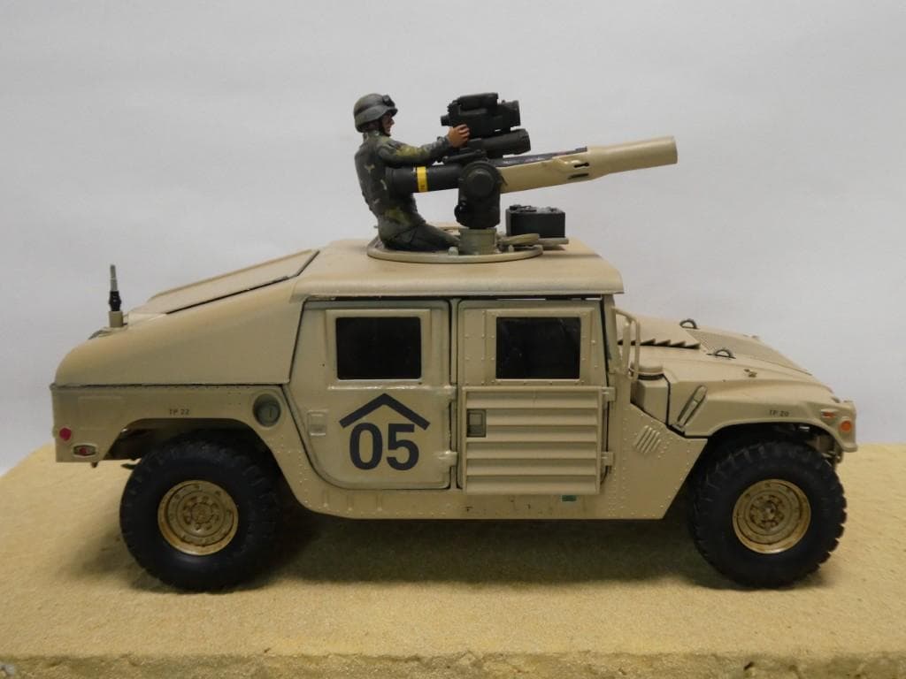 タミヤ　1/35　アメリカ陸軍 ハンビー TOW ミサイルキャリヤー　完成品