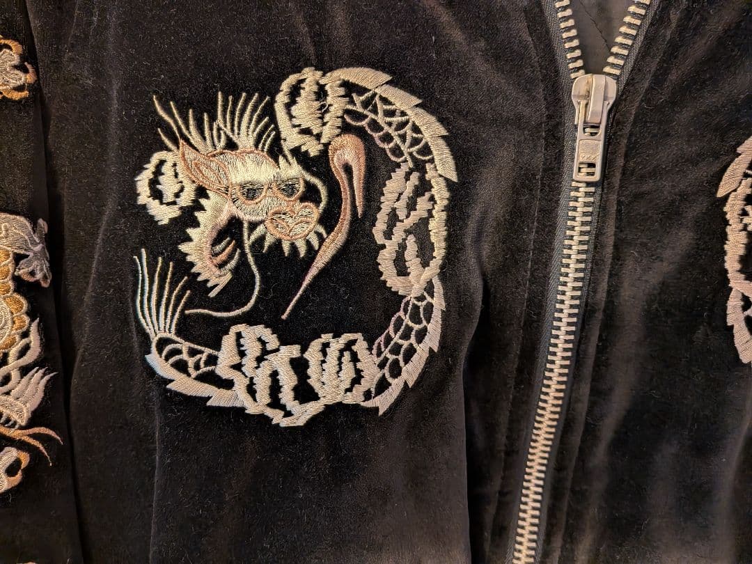 スカジャン 黒 ベルベット 刺繍 - メルカリ