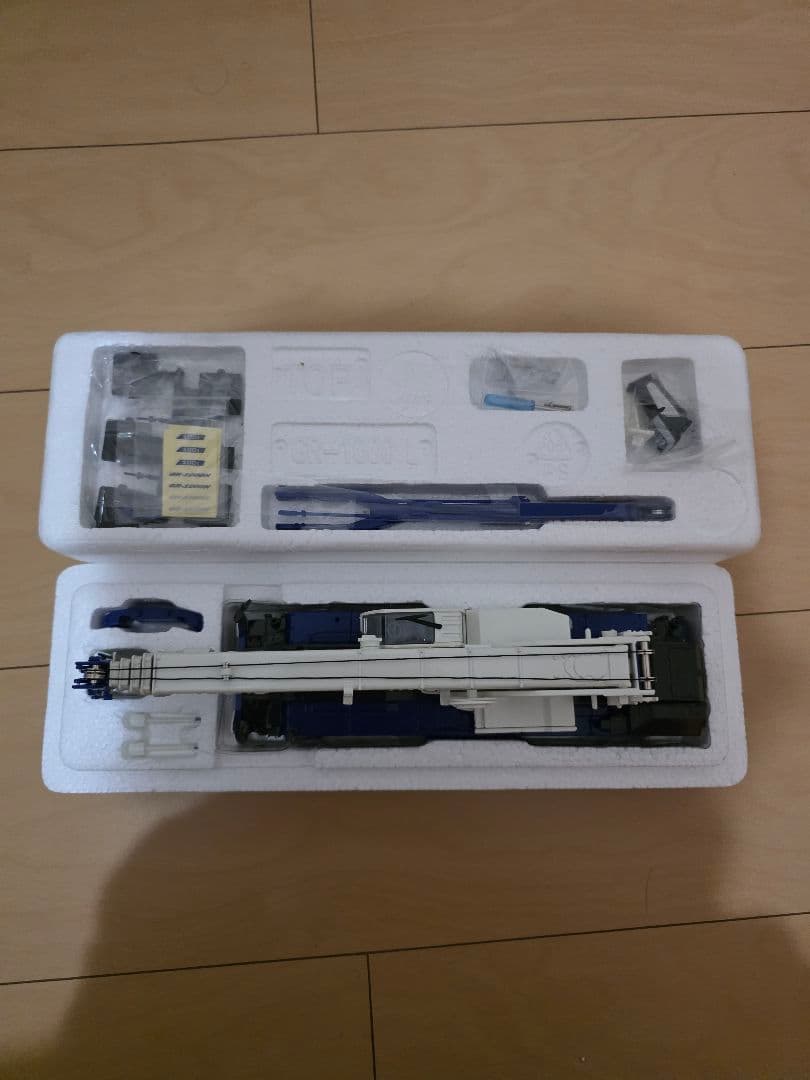 自動車 TADANO GR-1000N CREVO 1000G4