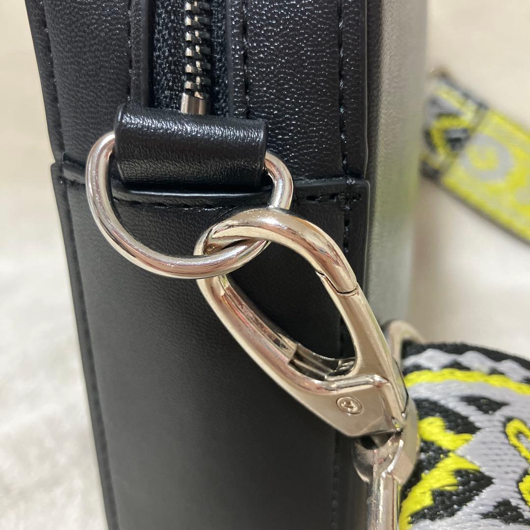 back number 幾何学模様ストラップ バッグ　ユニセックス　ブラック　黒