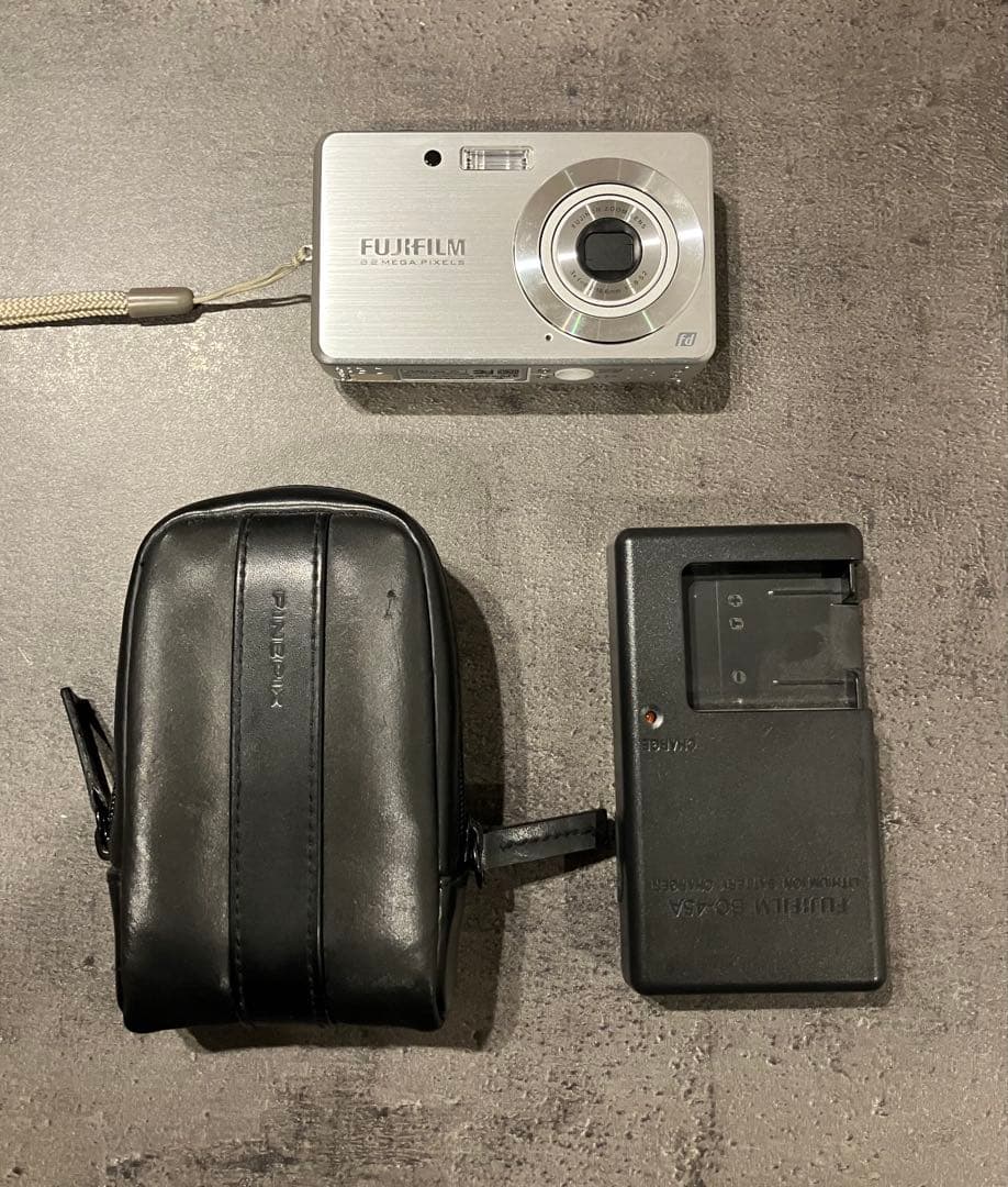 FUJIFILM 8.2メガピクセルデジタルカメラ 動作確認済み