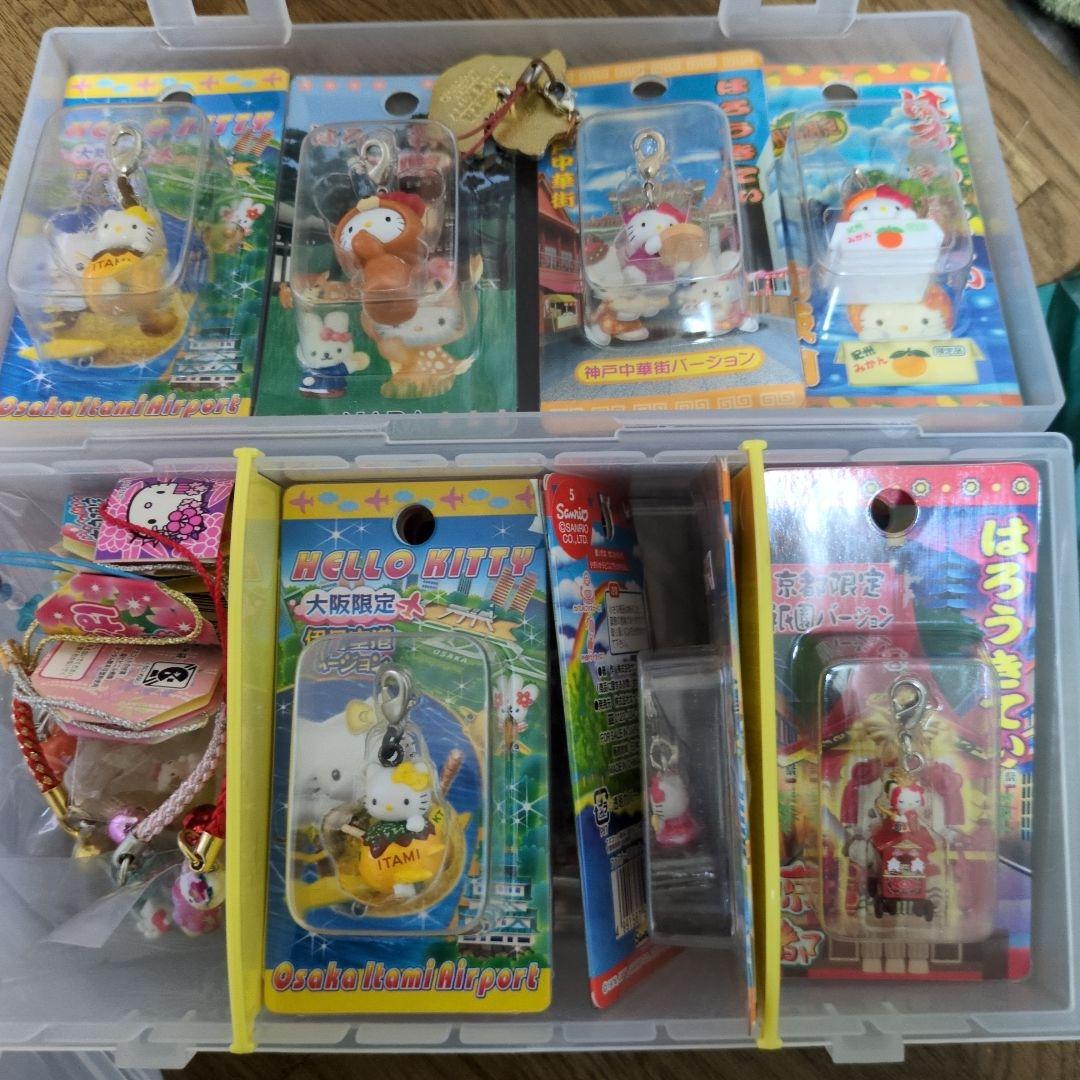 ご当地キティ ストラップとぬいぐるみセット