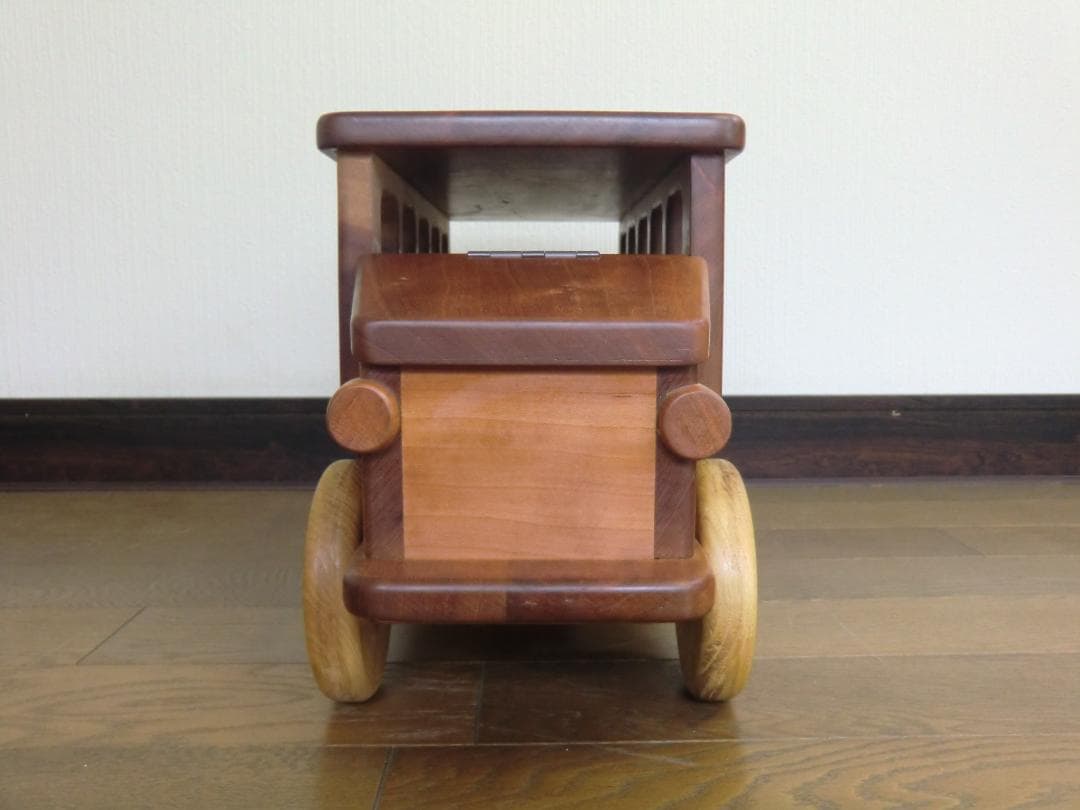 238新品・未使用　木のおもちゃ　手作り木製自動車 バス　木製玩具　乗用玩具